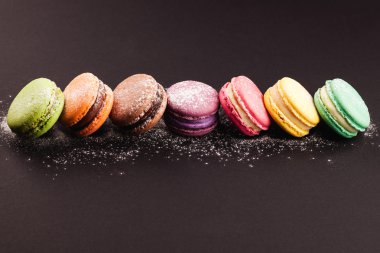 Satır macaroons siyah