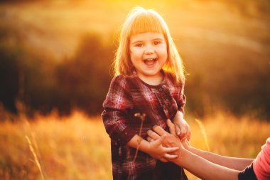 Anne ve kızı niteliğine