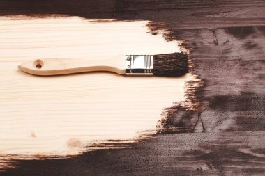 Yarı ahşap yüzey boyalı