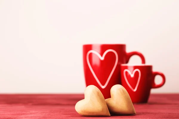Дві чашки і два серця — стокове фото