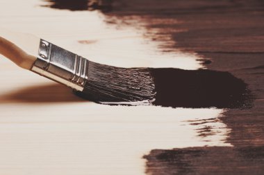 Yarı ahşap yüzey boyalı