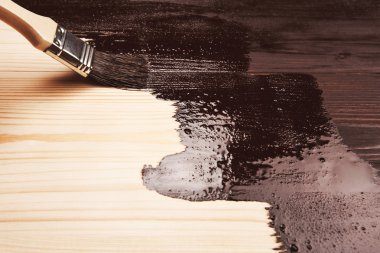 Yarı ahşap yüzey boyalı