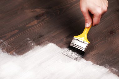 El boyama ahşap tablo