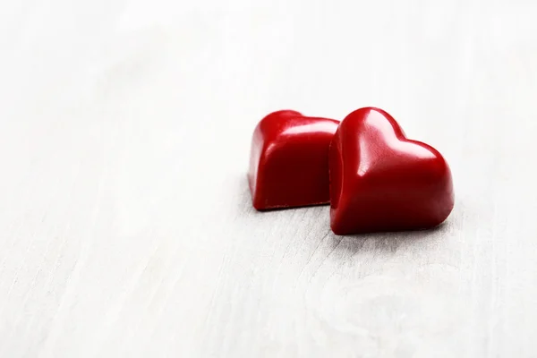 Два шоколадных сердца — стоковое фото