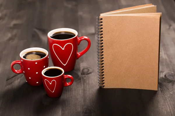 Trois tasses à café rouge — Photo