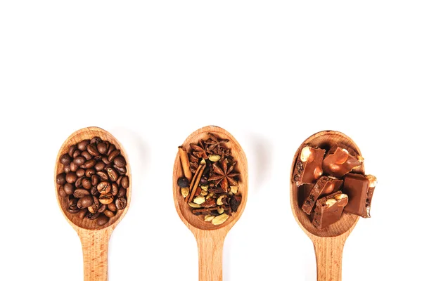 Cucharas de madera con especias de postre — Foto de Stock