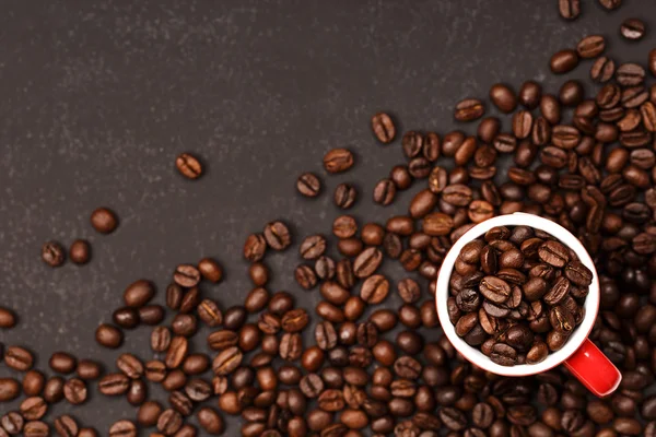 Kaffeebohnen in der Tasse — Stockfoto