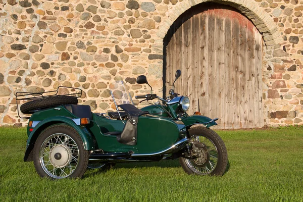 Motociclo Sidecar - con sfondo rustico — Foto Stock