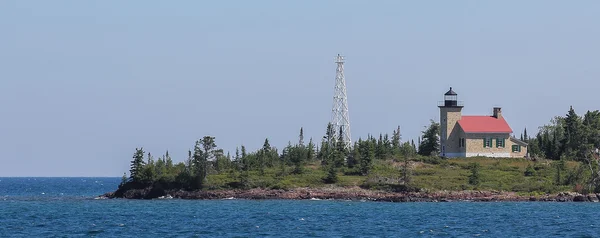 Deniz feneri - Panorama kopya alanı ile — Stok fotoğraf