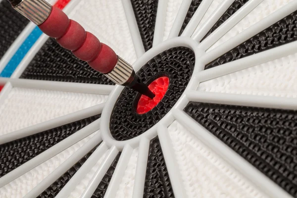 Dart in Bullseye Close Up — Stock Photo, Image