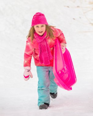 Tepeye tırmanma Girl - kızak