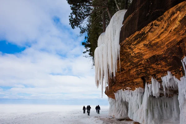 Large Cliff with Icicles and Copy Space — Stock Photo, Image