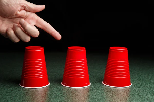 Tres tazas rojas y una mano que señala —  Fotos de Stock