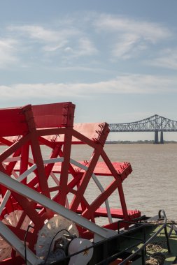 New Orleans - Paddlewheel, nehir ve köprü