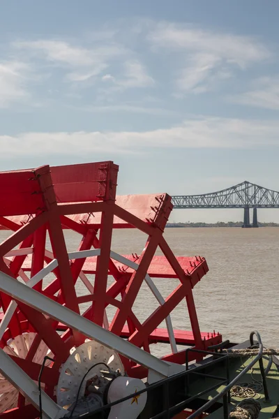 Nova Orleães Paddlewheel, River, and Bridge — Fotografia de Stock