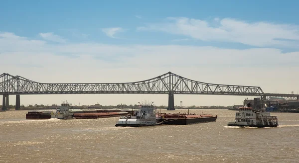 New Orleans - Pråm trafiken på Mississippifloden — Stockfoto