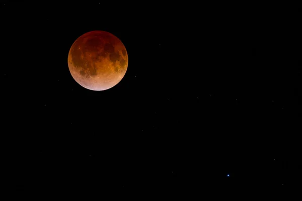 Lua de sangue e estrelas — Fotografia de Stock