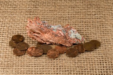 Yerel bakır külçe bakır Pennies ile