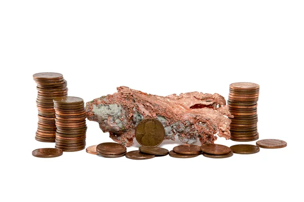Isolated Copper Nugget and Copper Pennies — Stock Photo, Image