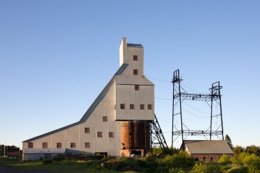 Şaft evi terk edilmiş bir madende-