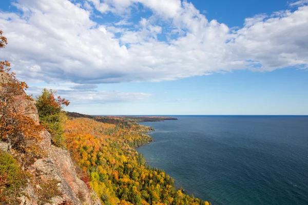Colorful Lake Superior Shoreline with Dramatic Sky — Stock Photo, Image