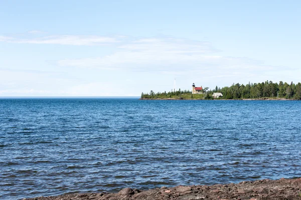 Faro en una Península en el Lago Superior —  Fotos de Stock