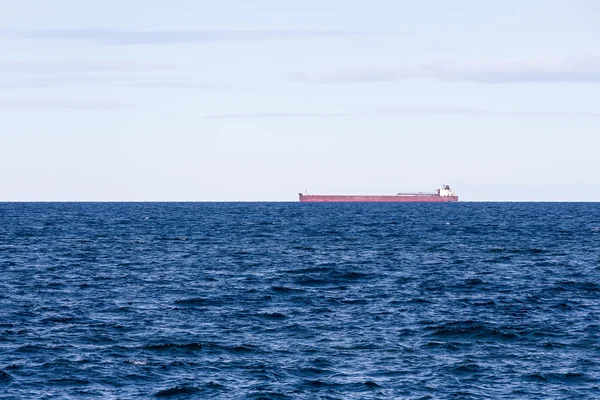 Great Lakes Freighter with Mid Horizon — Stock Photo, Image