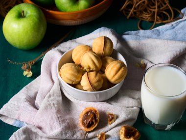 Karanlık pasta natürmort