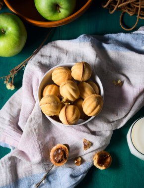 Karanlık pasta natürmort