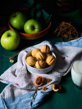 Karanlık pasta natürmort