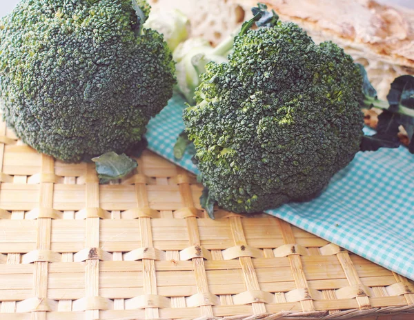 Färska italienska broccoli — Stockfoto