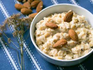 Kahvaltıda yulaf lapası