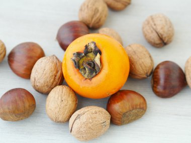 Trabzon hurması ve fındık