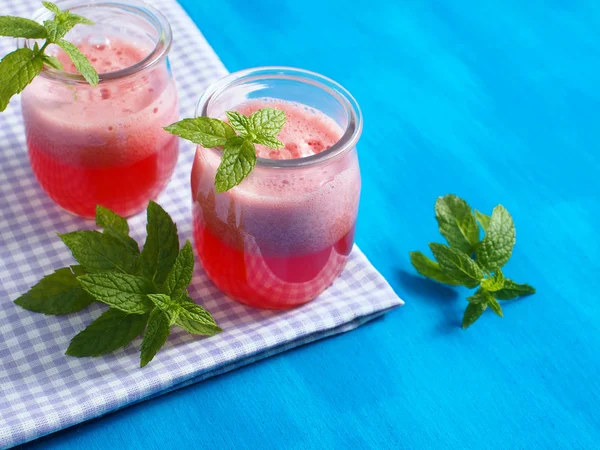 Erdbeer- und Wassermelonensaft — Stockfoto