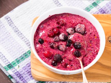 Chia Kemalpaşa ile güler yüzlü kase