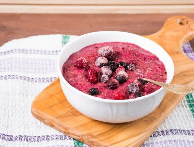 Chia Kemalpaşa ile güler yüzlü kase