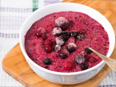 Chia Kemalpaşa ile güler yüzlü kase