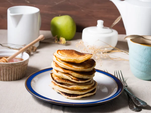 Petit déjeuner matinal avec crêpes — Photo