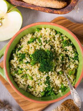 Darı lapası brokoli ile