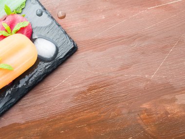 Meyve popsciles siyah arduvaz levha ve kopya alanı