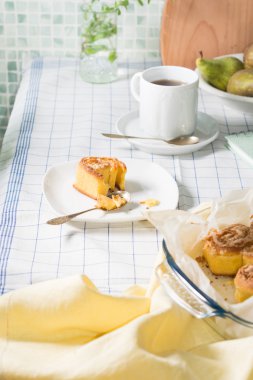 Kahvaltı için rulo çörek