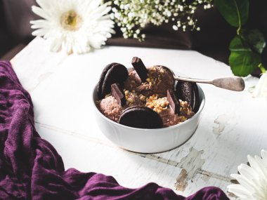 Çikolatalı dondurma kaşık toz