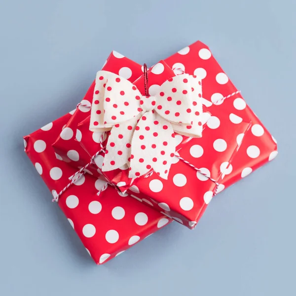 Vintage style polka dot paper gifts stack on blue — Stock Photo, Image