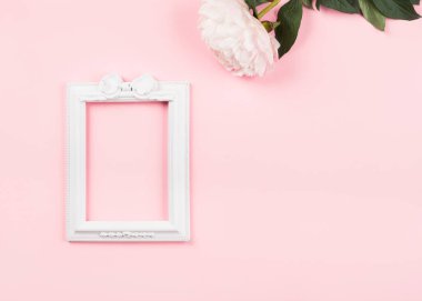 Şakayıklı pembe pastel çerçeve
