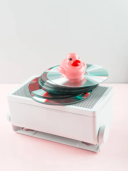 Retro gray music speakers with cd on pink — Stock Photo, Image