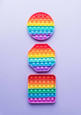 Çocukların ve yetişkinlerin stres ve endişelerini azaltmak için oynat.