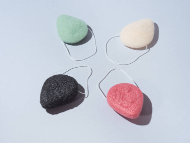 Yüz yıkama ve deri dökme için dört farklı renk konjac süngeri, sıfır atık ürün