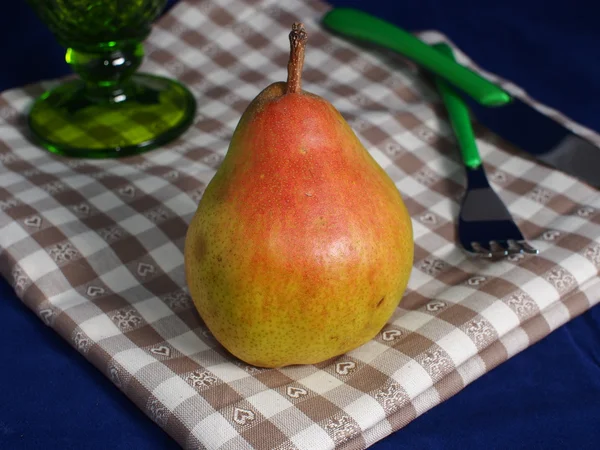 Pear waiting to be eaten — Stock Photo, Image