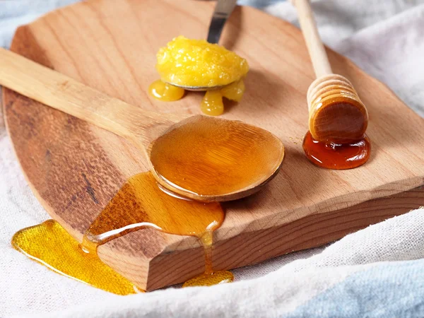 Assortment of honey on wooden chopping board — Stock Photo, Image