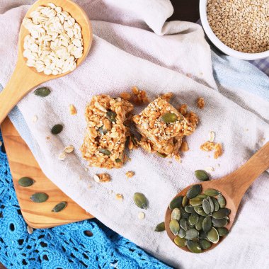 Yulaflı müsli enerji barlar